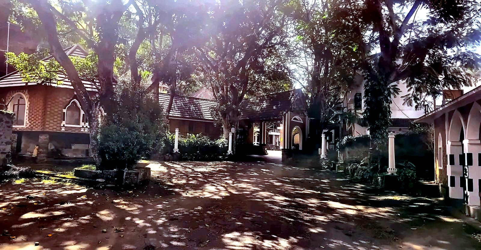 Hotel Ambadi heritage grounds with traditional Kerala architecture